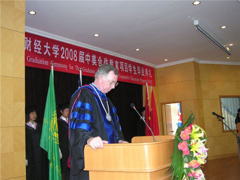 2008届云南财经大学国际工商学院毕业合影